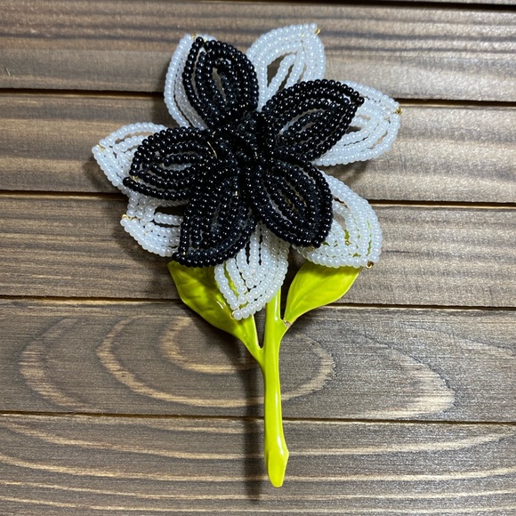 Source Unknown Jewelry - Vintage Beaded Metal Flower Brooch- White, Black and Green RARE FIND EUC